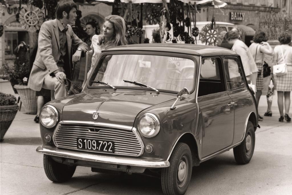 Beim Mini (Preis: 5.450 Mark) lobten die Prüfer, was Mini-Fans heute noch lieben: eine ausgezeichnete Straßenlage