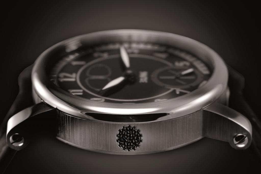 Chronometer mit Oldtimer-Blech - Urkäfer fürs Handgelenk