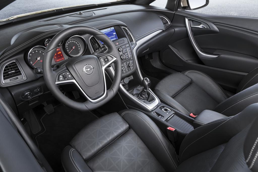 Das Cockpit entspricht dem des Astra