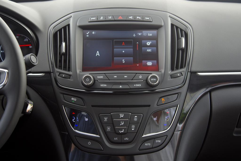 Das neue Infotainment-System gehört zu der IntelliLink-Familie und ermöglicht dem Fahrer vier verschiedenen Möglichkeiten der Nutzung.