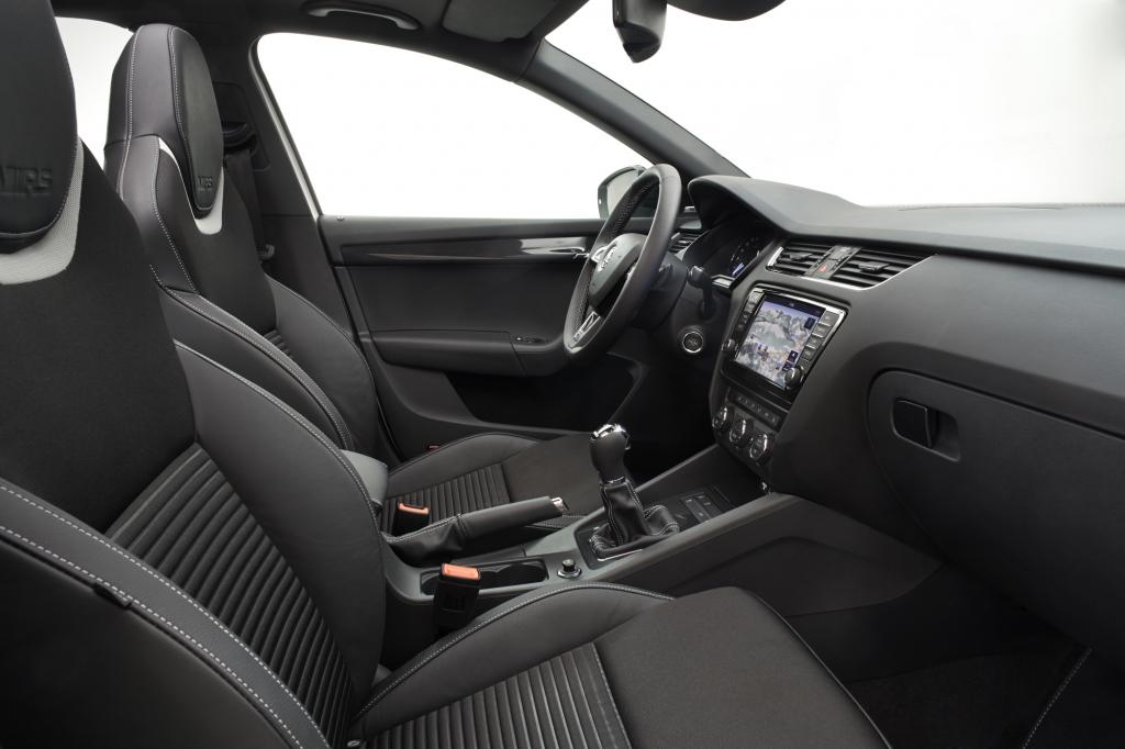 Den kernigen Sound, der über eine Direktleitung vom Motor in den Innenraum übertragen wird, kann man durch die Wahl des Ecomodus auch abschalten