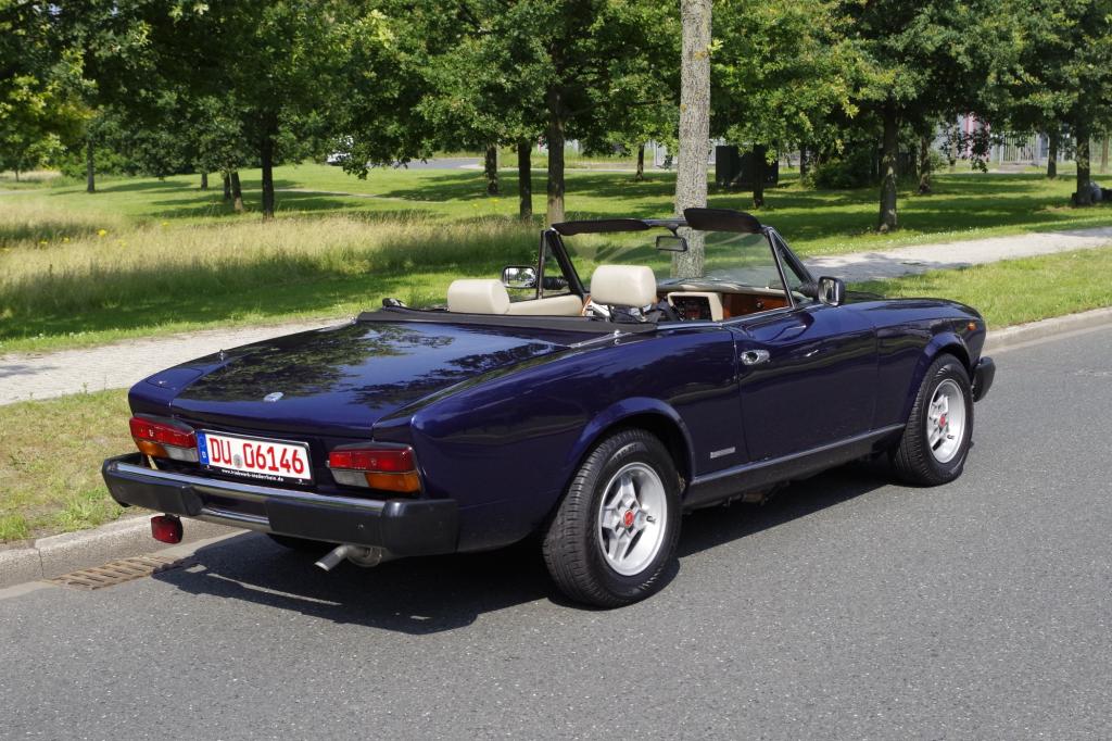 Der Fiat Spider war jahrzehntelang der Konkurrent seines Segmentbruders von Alfa Romeo.