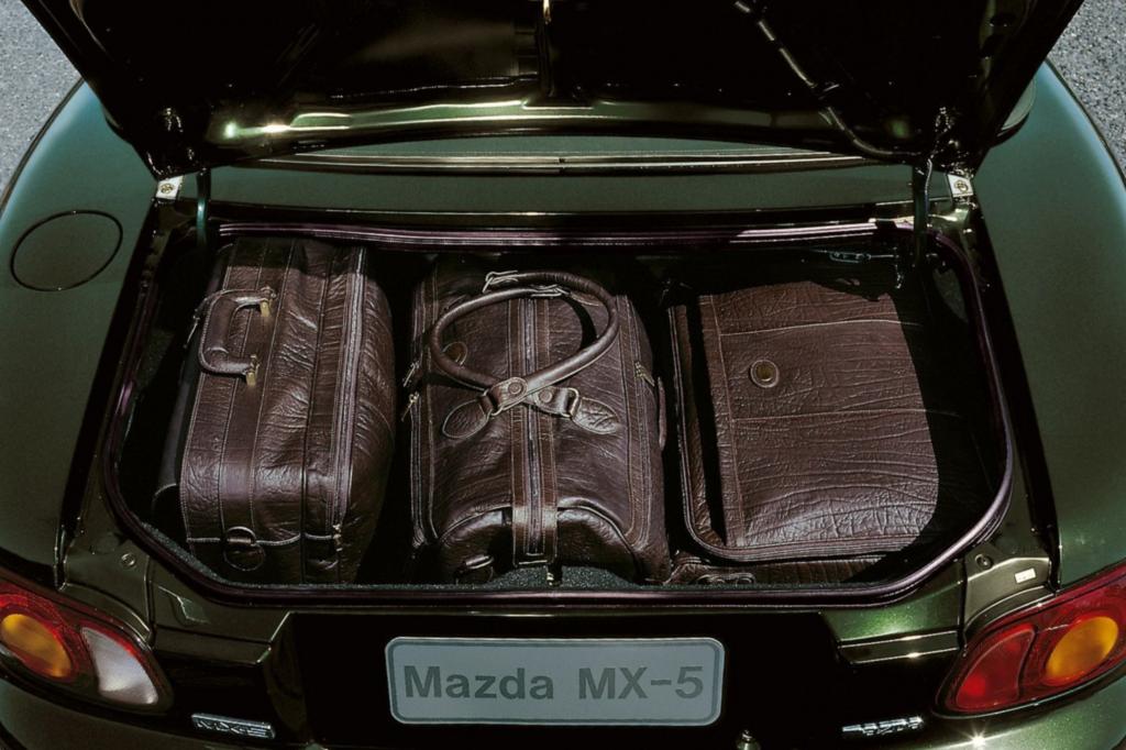 Der Kofferraum ist mit 144 Litern Volumen nur für das kleine Gepäck vorgesehen
