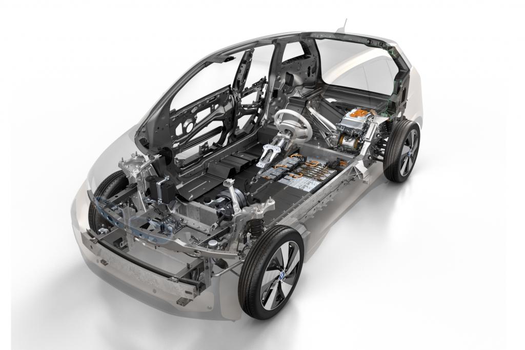 Die Batterie im Unterboden, der Elektromotor an der Hinterachse und die Karosse aus Karbon - der BMW i3 macht vieles anders