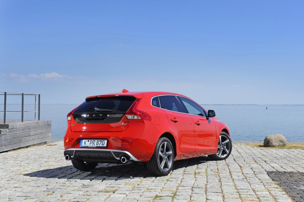 Ein neues Volvo-Einstiegsmodell ist ab sofort für 22.550 Euro zu haben. Der kompakte, 4,37 Meter lange, V40 T2 leistet 88 kW/120 PS 