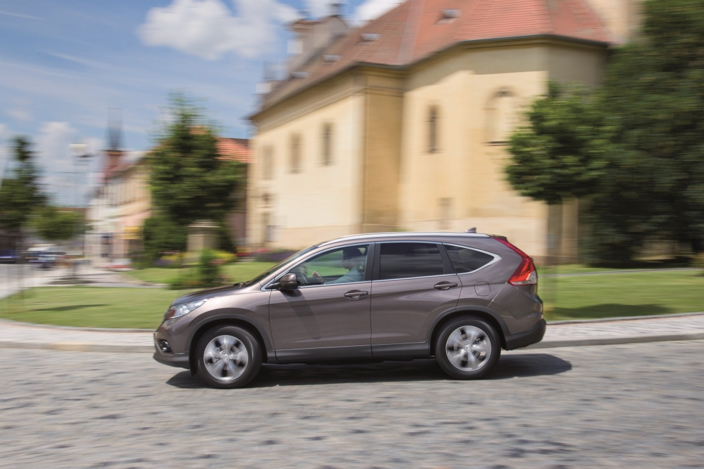 Erstmals offerieren die Japaner für ihr Kompakt-SUV die Option, ohne Allrad unterwegs zu sein.