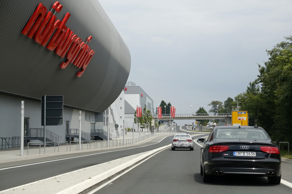 Erwischt: Erlkönig Audi A8 Facelift – Treffen der Generationen