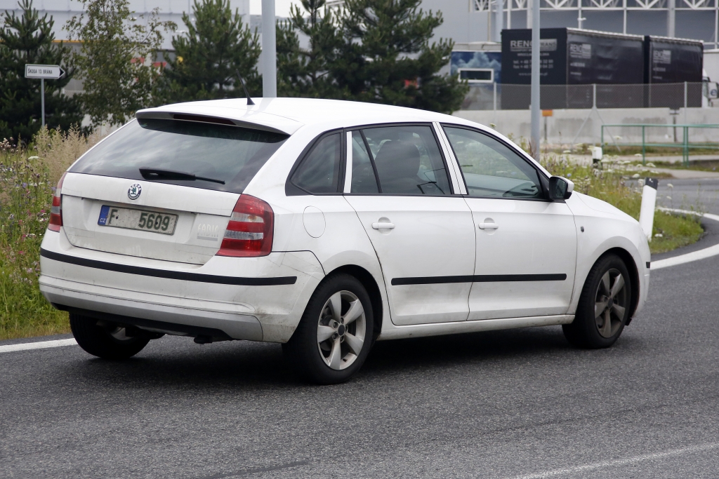 Erwischt: Erlkönig Škoda Rapid Spaceback – Kombi kommt noch 2013!