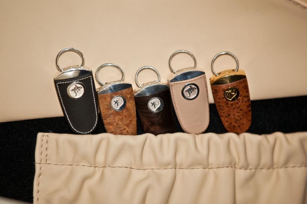 Für dieses exklusive Schlüsselerlebnis rüstet Noblekey nicht einfach die Türöffner der Autohersteller auf, vergoldet sie oder klebt Edelsteine auf das Gehäuse.