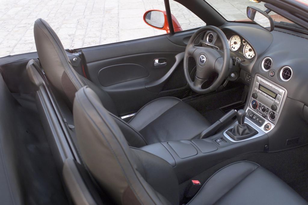 Für groß gewachsene Fahrer ist der Platz generell sehr knapp