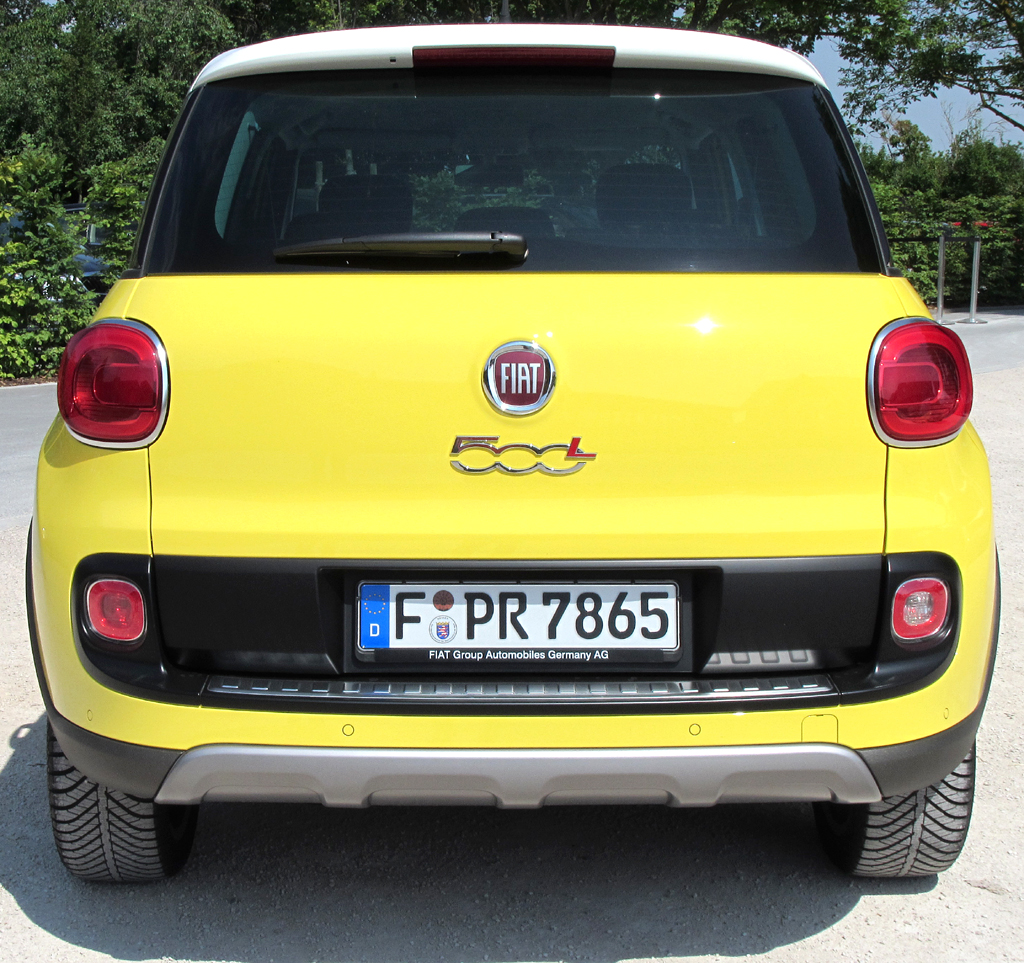 Fiat 500L Trekking: Blick auf die Heckpartie. 