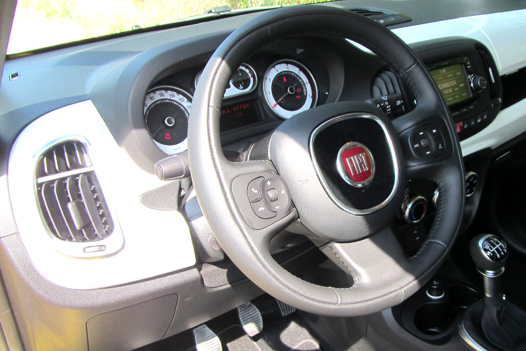 Fiat 500L Trekking: Blick ins Cockpit. 