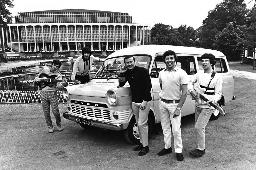 Ford Transit mit The Tremeloes 1966