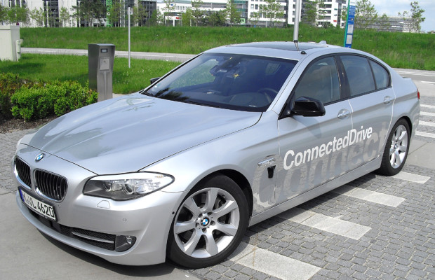 Forschungs-BMW fährt heute schon selbstständig von der A9 auf die A92