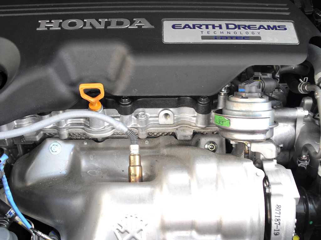 Honda CR-V: Blick unter die Haube auf den neuen 1,6-Liter-Vierzylinder-Selbstzünder. 