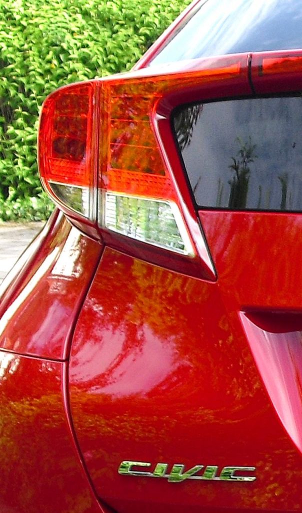 Honda Civic: Leuchteinheit am Heck mit Modellschriftzug. 