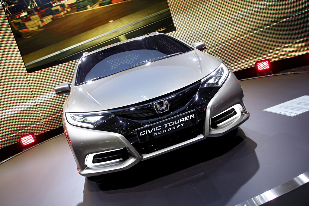 IAA 2013: Honda Civic Tourer mit adaptivem Fahrwerk