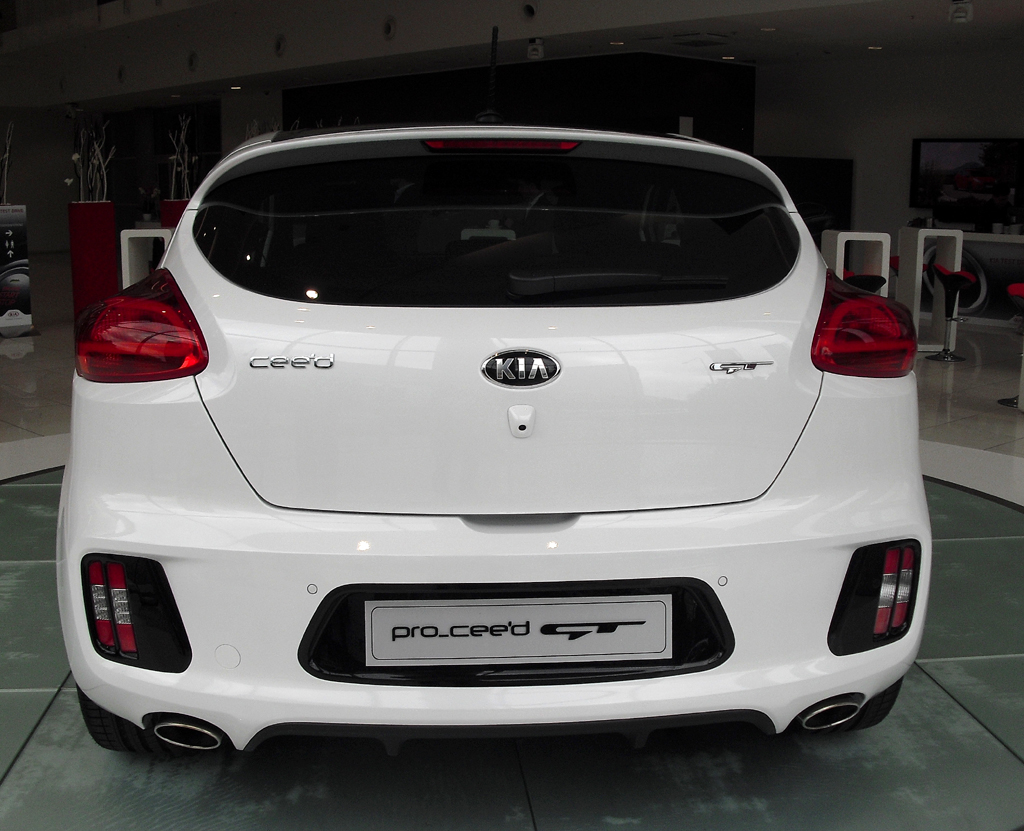 Kia Pro Cee'd GT: Blick auf die Heckpartie. 