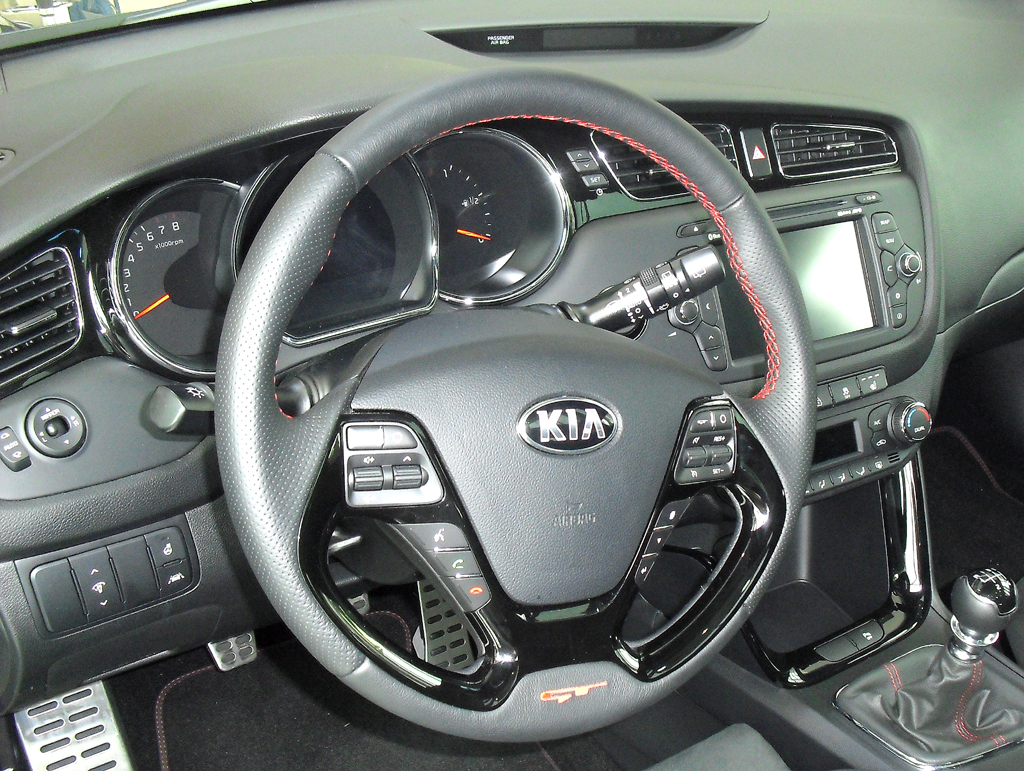 Kia Pro Cee'd GT: Blick ins Cockpit. 