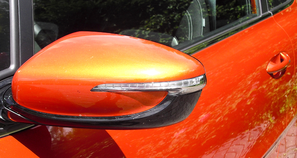 Kia Pro Cee'd: In die Außenspiegel sind schmale Blinkblöcke integriert. 