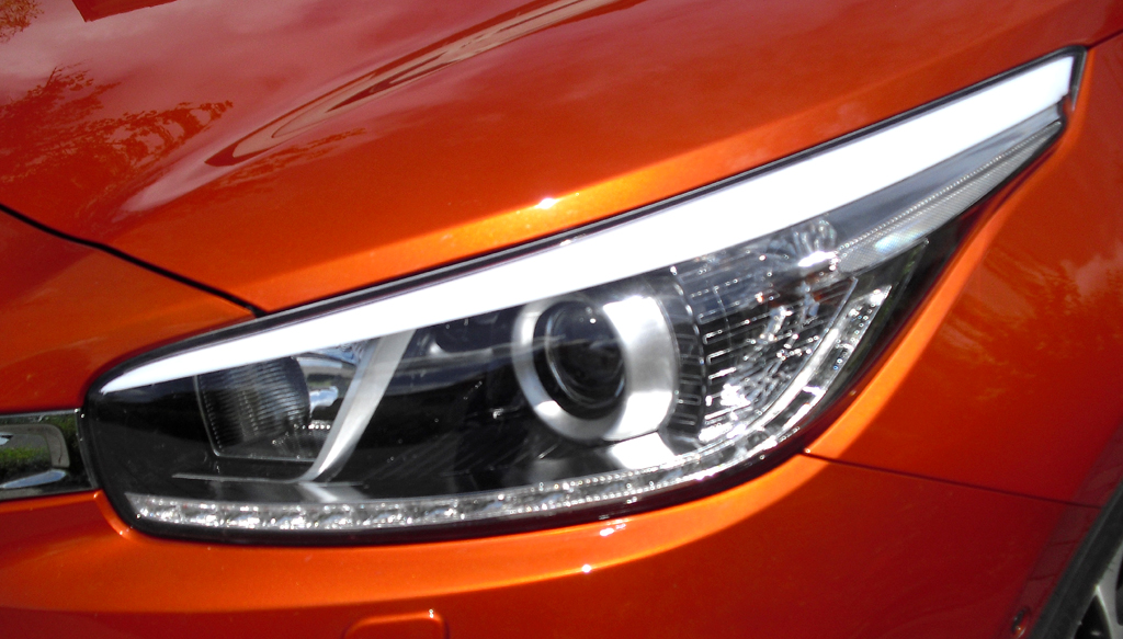 Kia Pro Cee'd: Moderne Leuchteinheit vorn. 