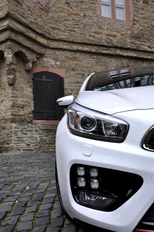 Kia cee'd GT: Eine Menge Racer fürs Geld