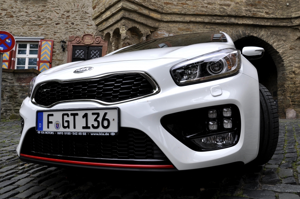 Kia cee'd GT: Eine Menge Racer fürs Geld