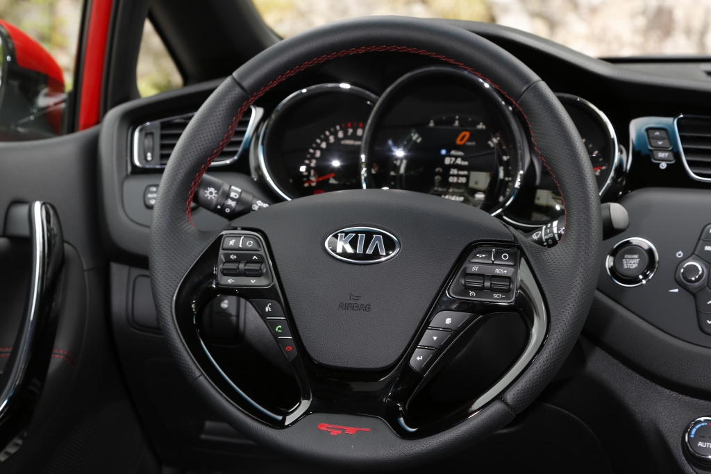 Kia cee'd GT: Eine Menge Racer fürs Geld