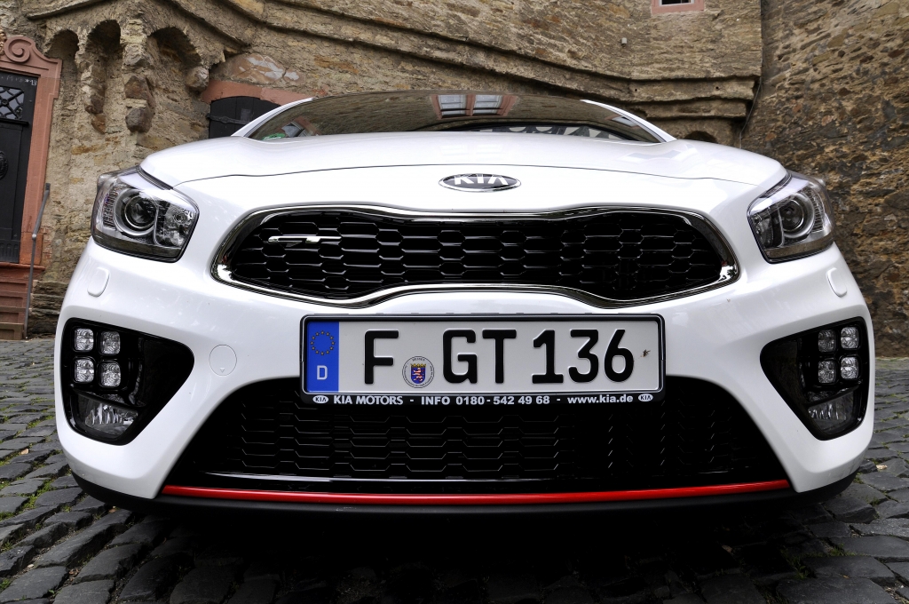 Kia cee'd GT: Eine Menge Racer fürs Geld