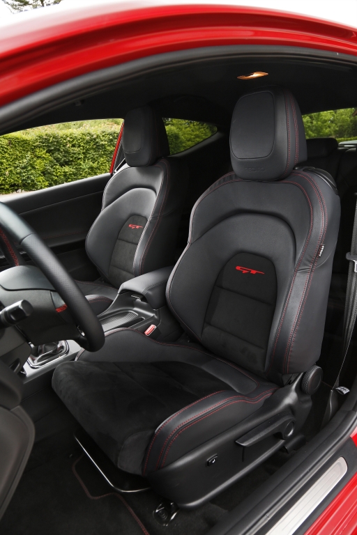 Kia cee'd GT: Eine Menge Racer fürs Geld
