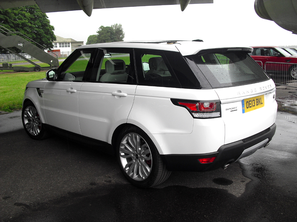 Land Rover Range Rover Sport: So sieht das SUV-Modell von der Seite aus.