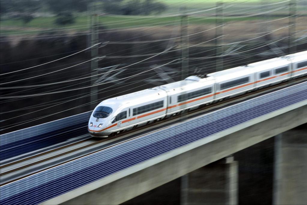 Mehr Autobahnen – weniger Schiene