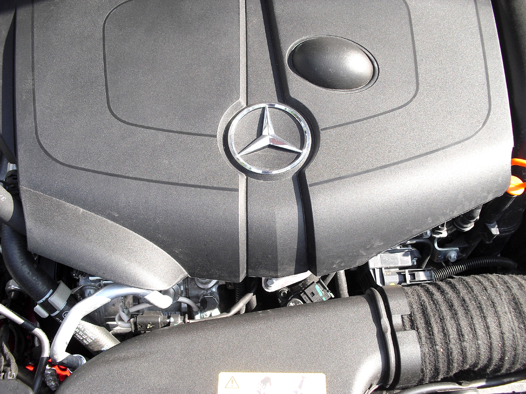 Mercedes CLA: Blick unter die Haube auf den Vierzylinder-Selbstzünder. 