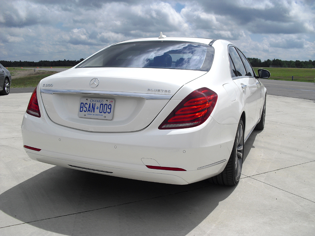 Mercedes S-Klasse: Blick auf die Heckpartie. 