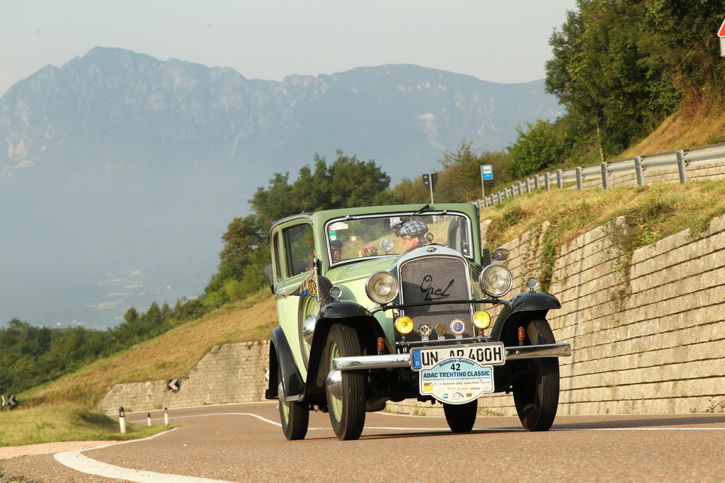 Mit dem Oldtimer durch die Dolomiten wandern