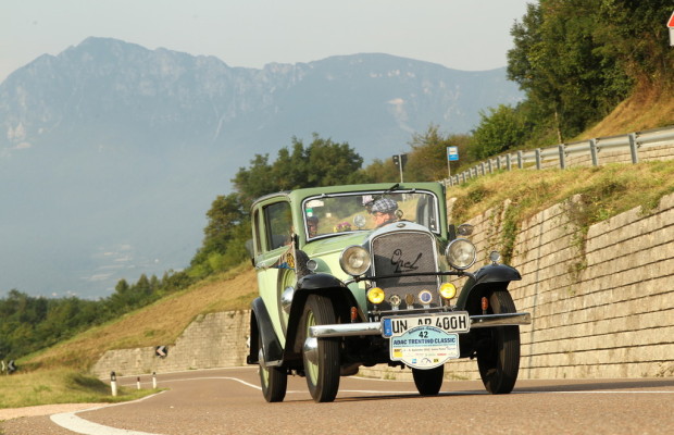 Mit dem Oldtimer durch die Dolomiten wandern