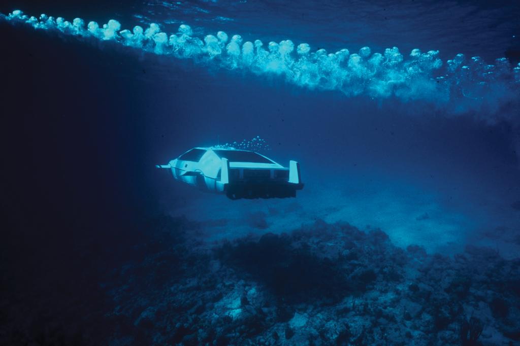 Mit dem umgebauten Lotus Esprit tauchte James Bond auf den Bahamas