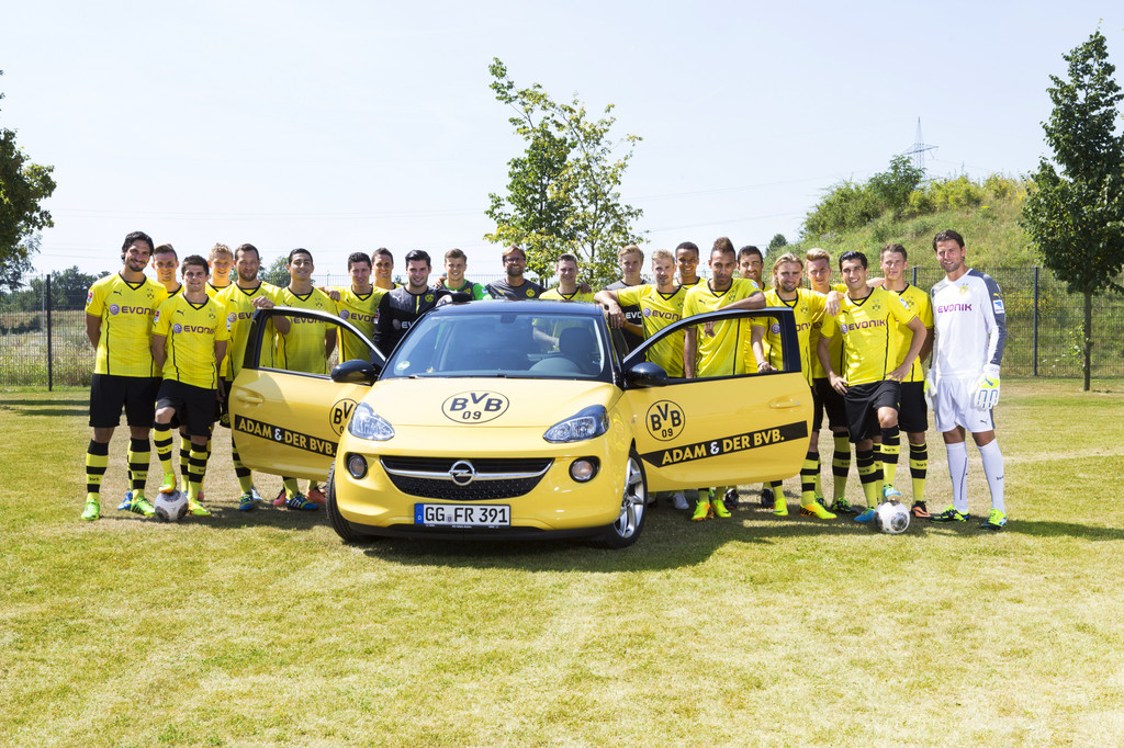 Opel startet mit elf Teams in die Fußballsaison