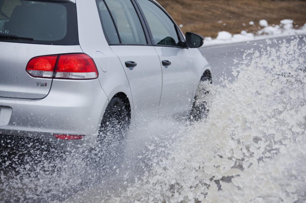 Ratgeber: Aquaplaning - Lieber langsam