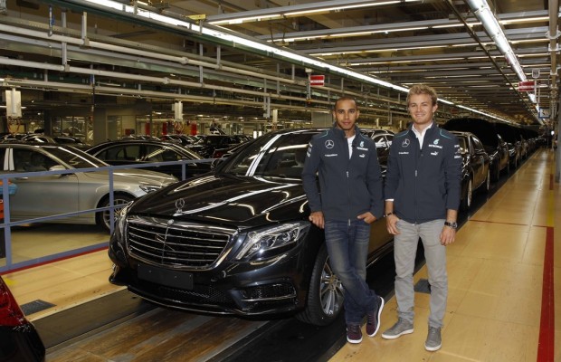 Rosberg und Hamilton besuchten Werk Sindelfingen