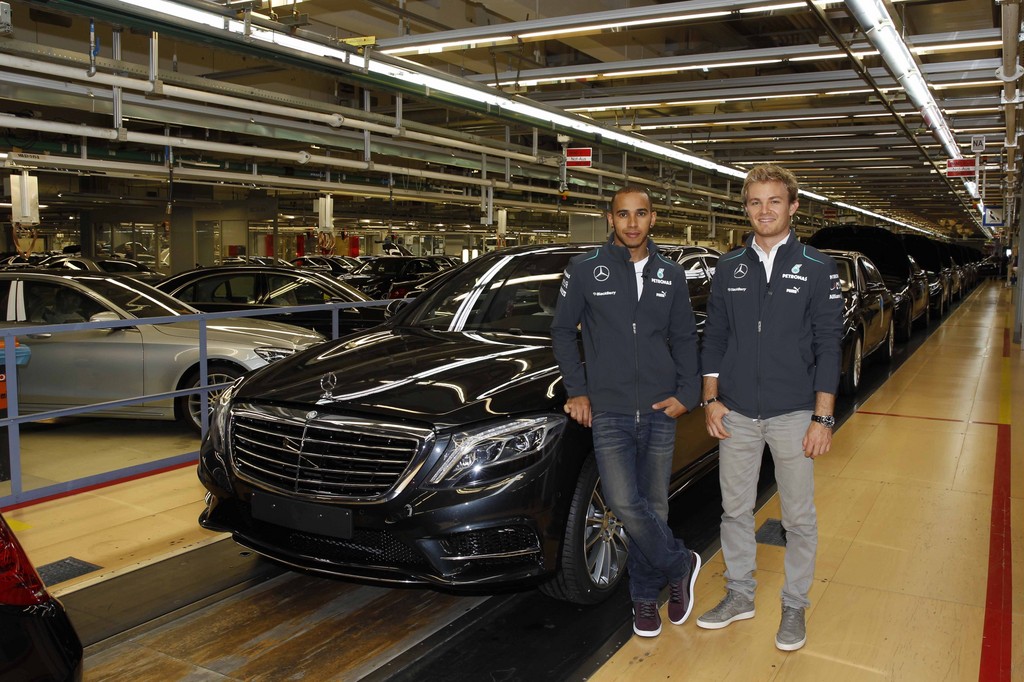 Rosberg und Hamilton besuchten Werk Sindelfingen