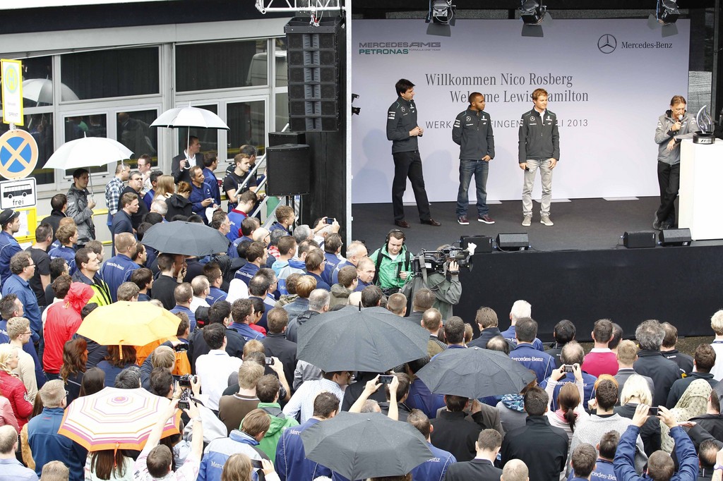 Rosberg und Hamilton besuchten Werk Sindelfingen