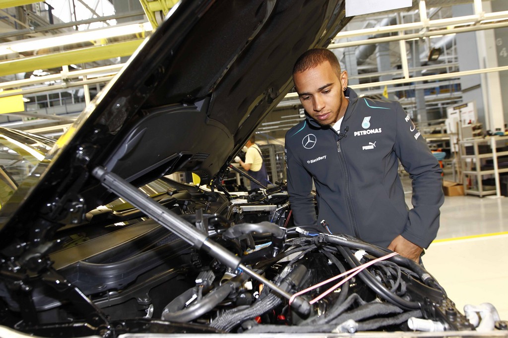 Rosberg und Hamilton besuchten Werk Sindelfingen
