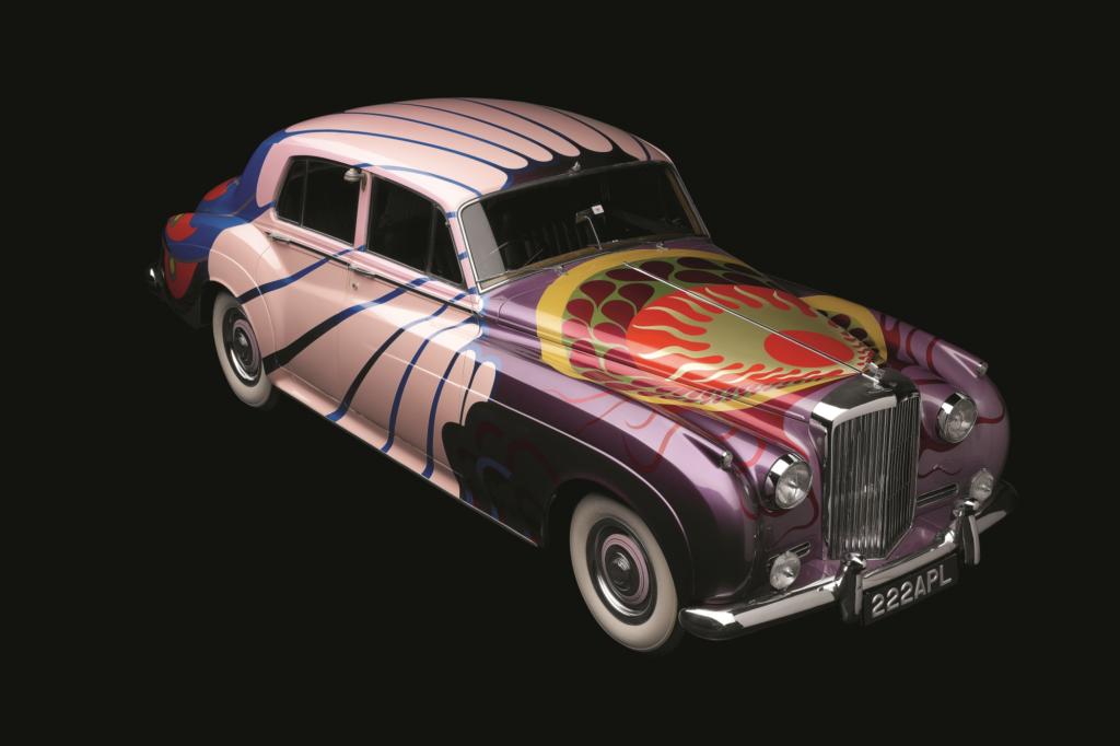 Schrillen Lack trägt der Beatles-Bentley, der von einem Modeschöpfer entworfen wurde