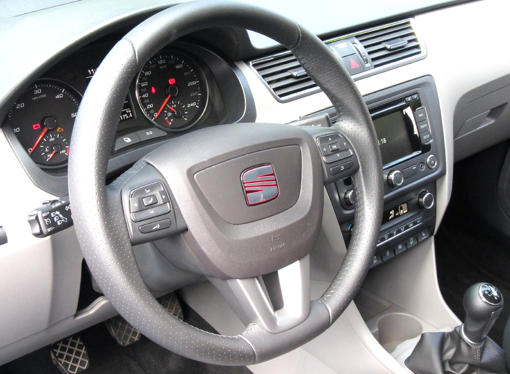 Seat Toledo: Blick ins übersichtlich-funktionell gestaltete Cockpit. 