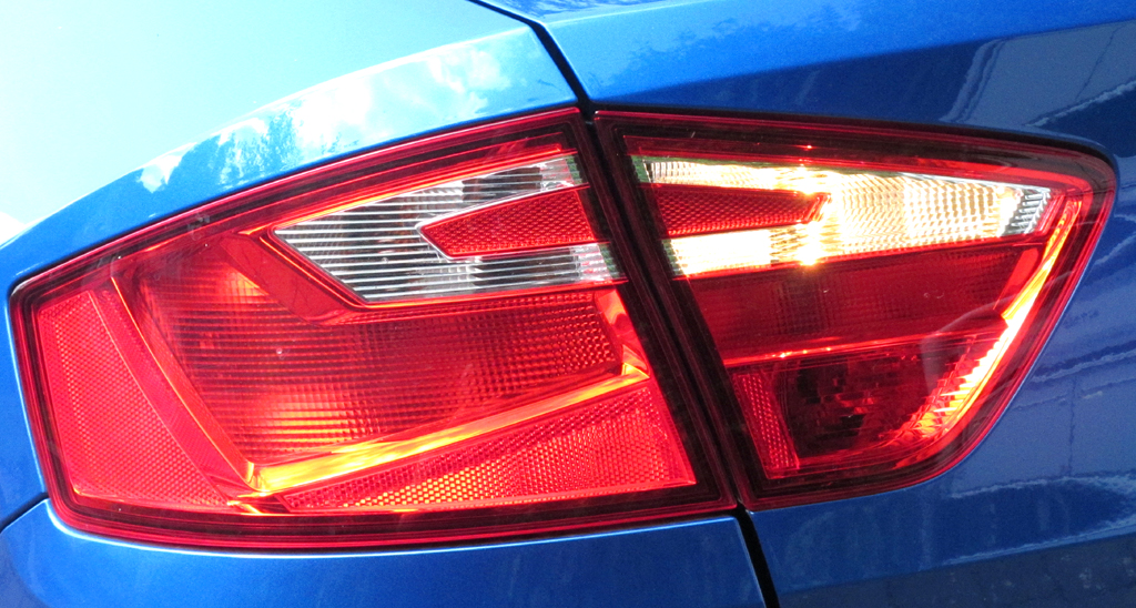 Seat Toledo: Moderne Leuchteinheit hinten. 