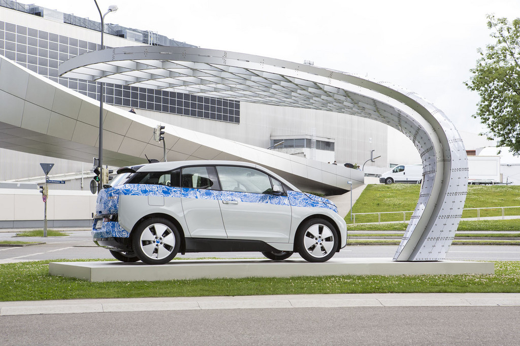 Solarladestation vor BMW Welt in Betrieb genommen