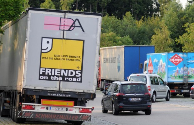 TÜV warnt vor überfüllten Autobahn-Rastplätzen