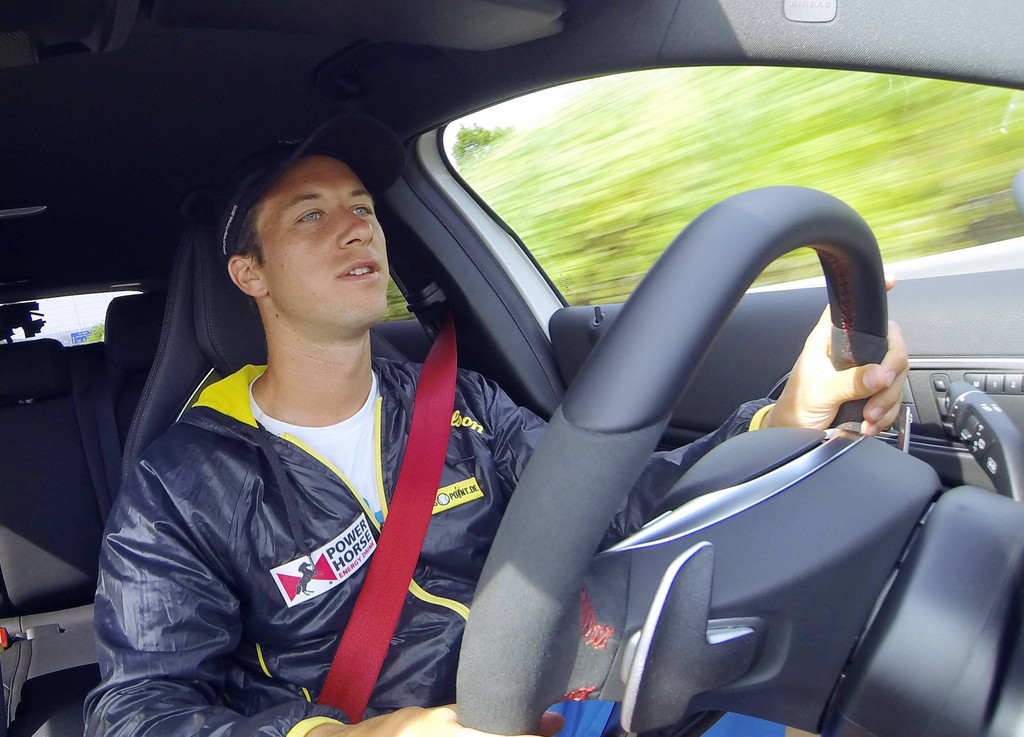 Tennisstars fahren Mercedes-Benz A45 AMG