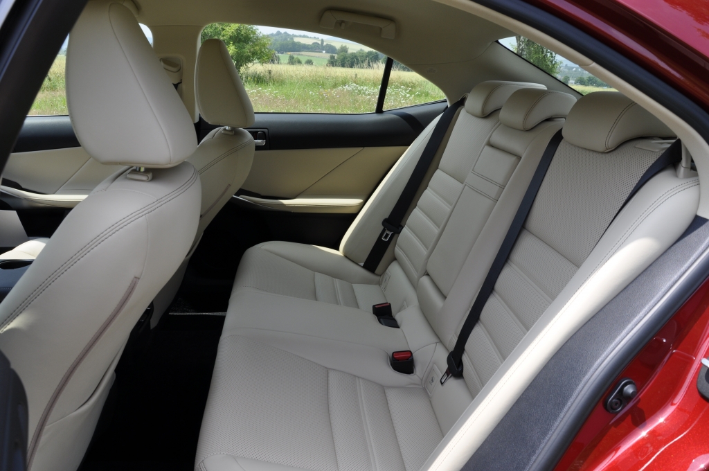 Test Lexus IS – Schöner fremder Mann ...